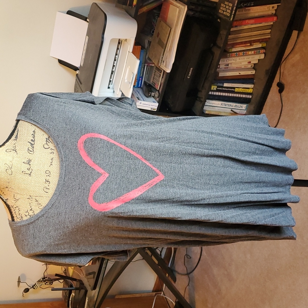 Maurices charcoal gray shirt size XXL Red heart on front
